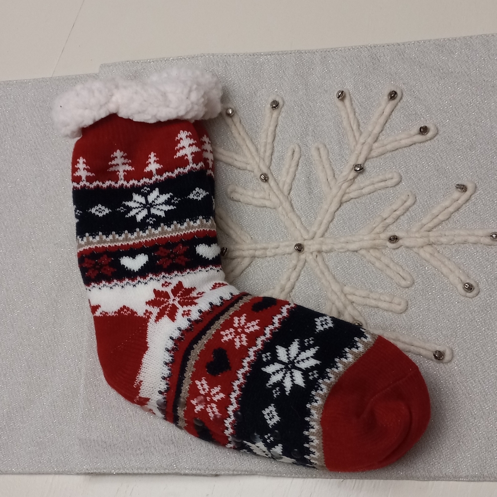 NWOT~ 4 pairs of beautiful Winter socks